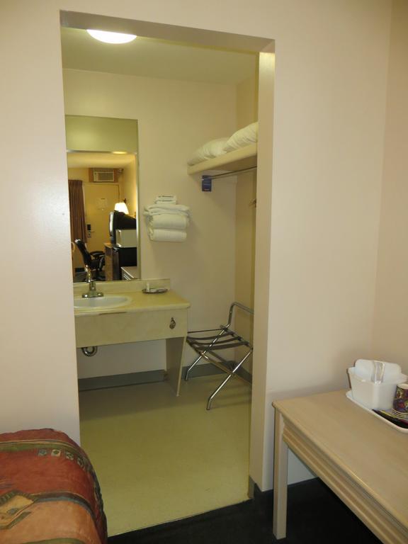 Thriftlodge Calgary North المظهر الخارجي الصورة